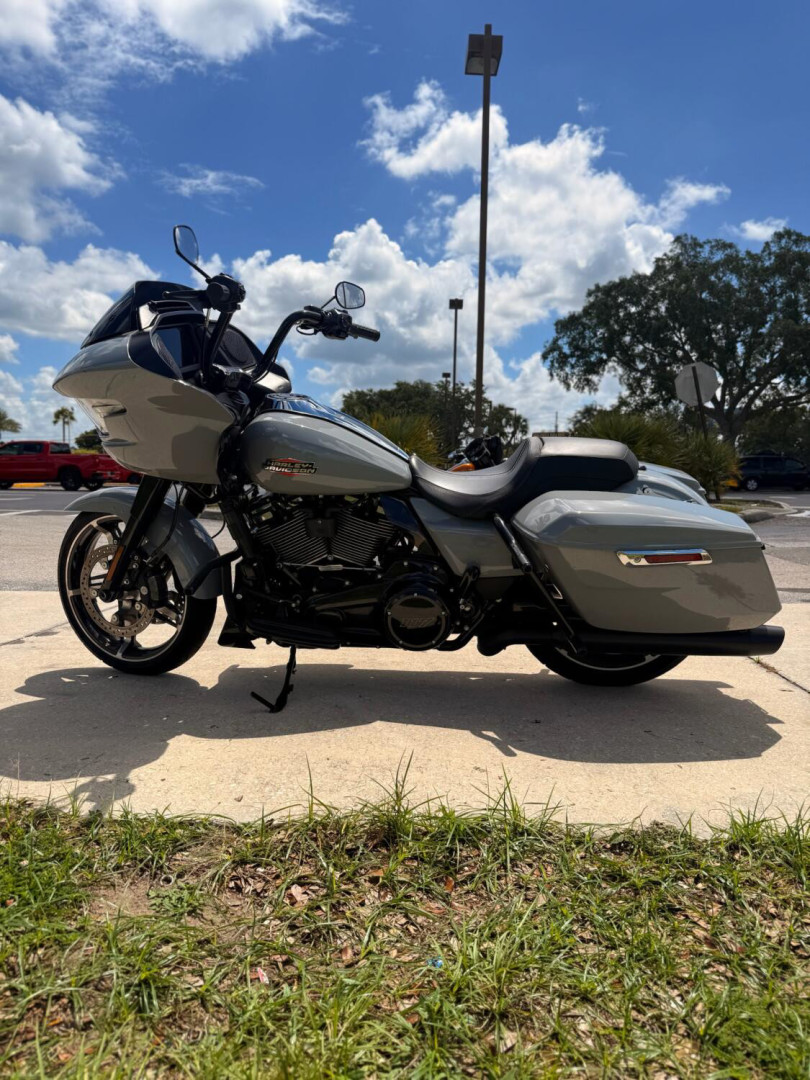 STUNNING HARLEY DAVIDSON STREET GLIDE 117 - EXAMPLE